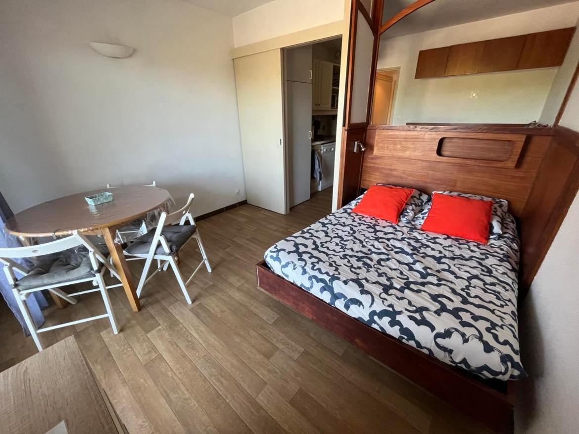 Port De Hyeres Studio 2 A 4 Personnes Avec Parking Exterior foto